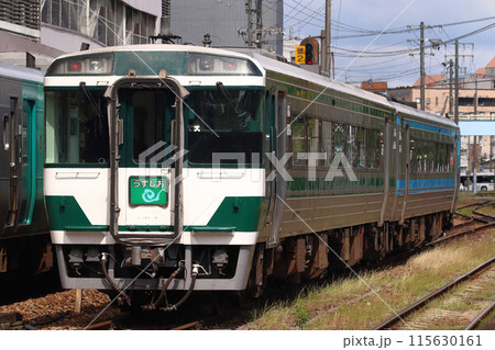 高徳線特急うずしお号(キハ185系国鉄色:徳島発高松行) 高徳線特急うずしお号(キハ185系国鉄色:徳島発高松行) 115630161