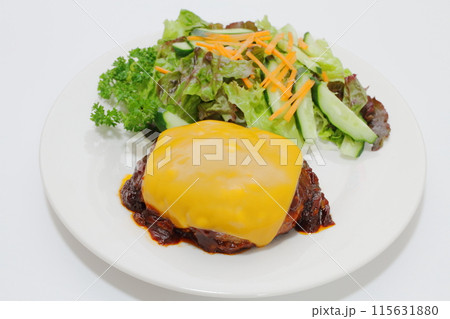チェダーチーズハンバーグ 115631880
