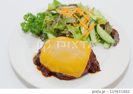 チェダーチーズハンバーグ チェダーチーズハンバーグ 115631882