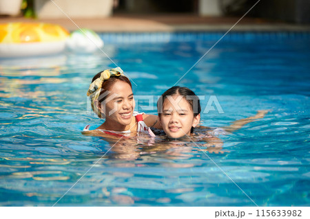 Mother Teaching Girl Swimming Mother Teaching Girl Swimming 115633982