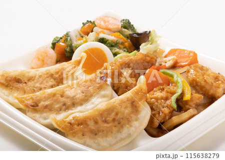 中華3点盛り合わせ（海老塩炒め　酢豚　餃子） 115638279