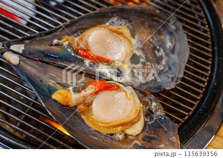 a boiled pen shell on a grill 115639356
