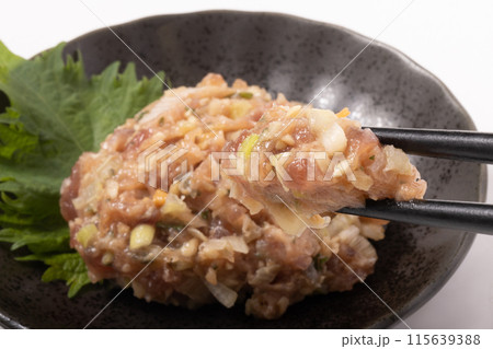 鰹のなめろう(仙台味噌) 鰹のなめろう(仙台味噌) 115639388
