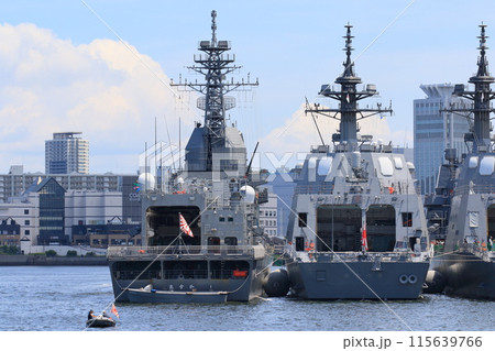 横須賀基地に係留される護衛艦 横須賀基地に係留される護衛艦 115639766