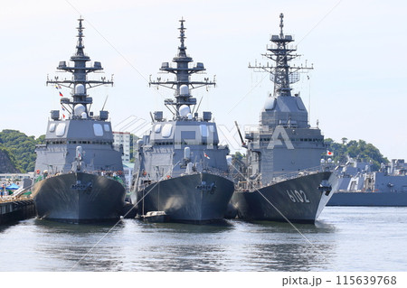 横須賀基地に係留される護衛艦　 115639768