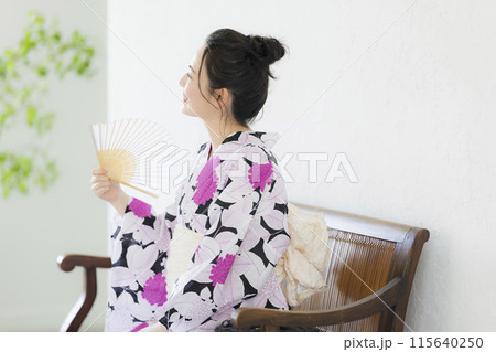 浴衣を着た女性 115640250