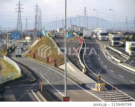 安養寺跨道橋での上武道路・国道17号4車線化工事(2011.12) 進路左は国道354号への合流路 安養寺跨道橋での上武道路・国道17号4車線化工事(2011.12) 進路左は国道354号への合流路 115640799