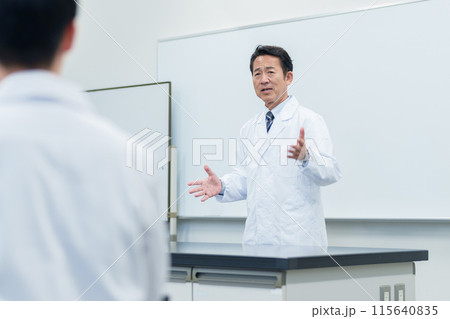 研究室 講義 医者 科学者 研究室 講義 医者 科学者 115640835