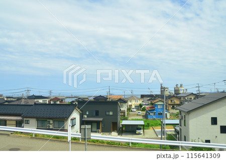 JR東日本信越本線直江津駅から柏崎駅までの車窓風景(2022年夏) JR東日本信越本線直江津駅から柏崎駅までの車窓風景(2022年夏) 115641309