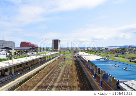 JR東日本信越本線直江津駅から柏崎駅までの車窓風景(2022年夏) 115641312