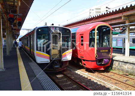 JR東日本信越本線直江津駅から柏崎駅までの車窓風景(2022年夏) 115641314