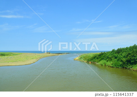 JR東日本信越本線直江津駅から柏崎駅までの車窓風景(2022年夏) 115641337