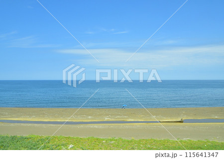 JR東日本信越本線直江津駅から柏崎駅までの車窓風景(2022年夏) 115641347