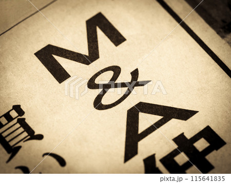 「M&A」と書かれたニュースの見出し 「M&A」と書かれたニュースの見出し 115641835