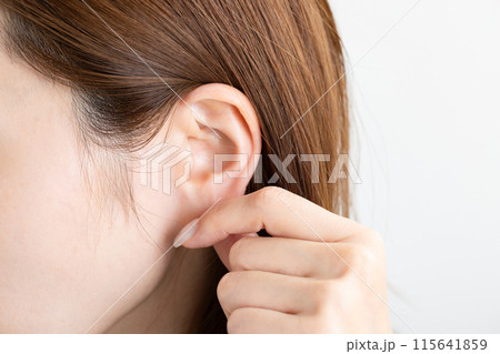 女性の耳 female ear 女性の耳 female ear 115641859
