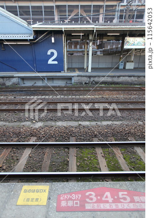ローカル線・なのはなDX指定席乗り場からの2番ホーム 115642053