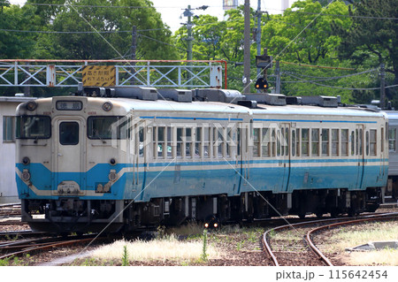 徳島運転所に回送される牟岐線キハ40形 115642454