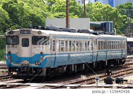 徳島運転所に回送される牟岐線キハ40形 115642456