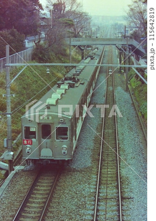 東急・旧7000系7054他8両の急行、当時としては飛ばしてた綱島→日吉、1979年12月29日 115642819