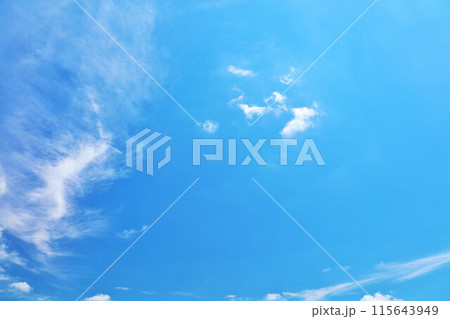 秋の青空と雲 秋の青空と雲 115643949