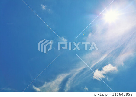 秋の青空と雲　そして太陽 115643958