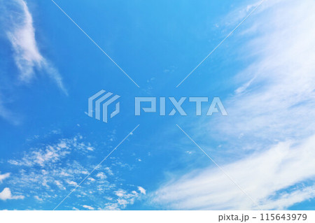 秋の青空と雲 秋の青空と雲 115643979