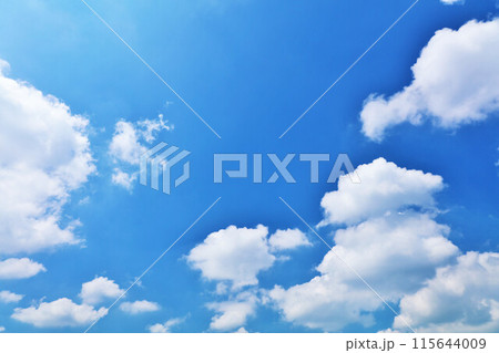 夏の青空と雲 夏の青空と雲 115644009