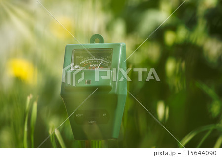 Three way meter PH, light and moisture in the soil 115644090