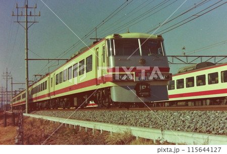 西武鉄道5000系5512他(レッドアロー)むさし13号、小手指ー狭山ヶ丘、1979年12月30日 西武鉄道5000系5512他(レッドアロー)むさし13号、小手指ー狭山ヶ丘、1979年12月30日 115644127