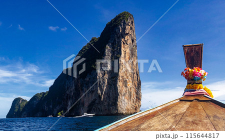 岩とボート ピピ島 岩とボート ピピ島 115644817
