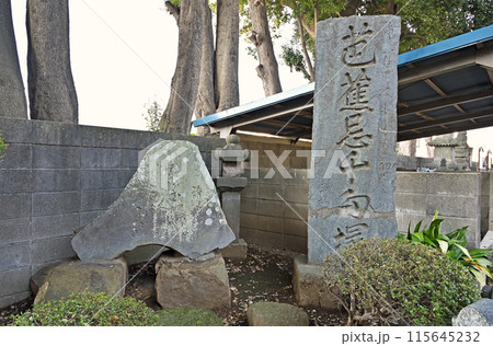 中山道鴻巣宿散歩：浄土宗 勝願寺　境内の芭蕉忌千句塚 115645232