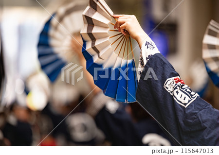 仙台青葉まつり　すずめ踊り扇子決めポーズ 115647013