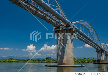 淀川に架かる水管橋　 115647185