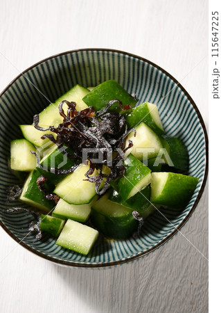 きゅうりと塩昆布のごま油和え きゅうりと塩昆布のごま油和え 115647225