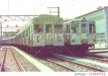 東急元住吉検車区で並ぶ8000系8023他と初代6000系6001、1980年3月16日 115647718