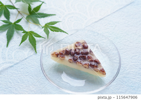 京都の和菓子「水無月」 115647906