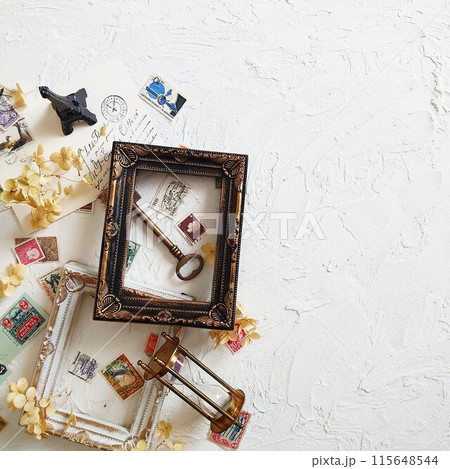 切手とフレームと花 115648544