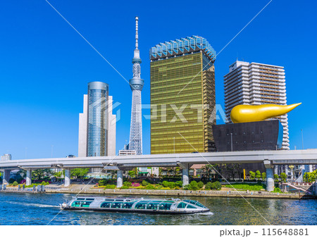 日本の東京都市景観 浅草水上バス乗船場を離れたホタルナなどを望む…＝5月3日 115648881