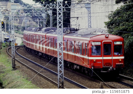 京急・旧1000形1336ほか6両の特急、谷津坂(能見台)ー金沢文庫、1981年7月5日 京急・旧1000形1336ほか6両の特急、谷津坂(能見台)ー金沢文庫、1981年7月5日 115651875