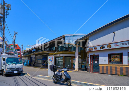 神奈川県川崎市多摩区西生田の小田急線 読売ランド前駅の南口を見る 神奈川県川崎市多摩区西生田の小田急線 読売ランド前駅の南口を見る 115652166