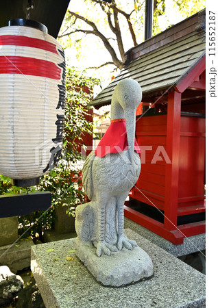 中山道鴻巣宿散歩：鴻神社　コウノトリの石像　鴻巣市本宮町　 115652187
