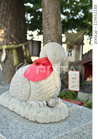中山道鴻巣宿散歩:鴻神社 コウノトリの石像 鴻巣市本宮町 中山道鴻巣宿散歩:鴻神社 コウノトリの石像 鴻巣市本宮町 115652188