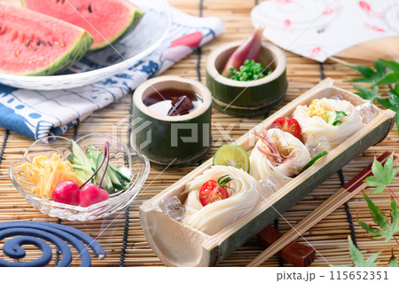 天然の竹に盛り付けたそうめん 夏イメージ 天然の竹に盛り付けたそうめん 夏イメージ 115652351