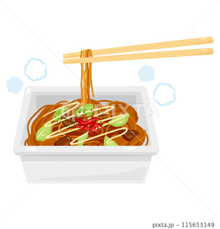 麺を持ち上げられたカップ焼きそば 115653149