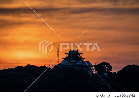 朝の小牧山城の見える風景の写真素材 [115653842] - PIXTA