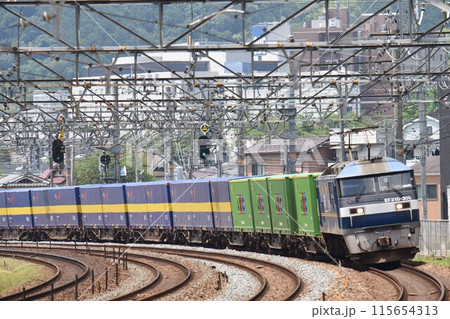 複々線東海道本線　上り山崎カーズを行くブロックトレイン 115654313