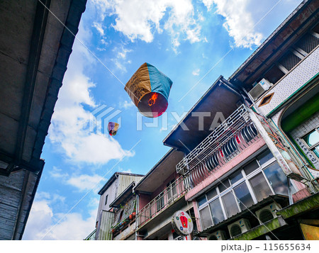 十分の天燈上げ 115655634