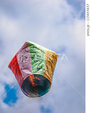 十分の天燈上げ 115655637