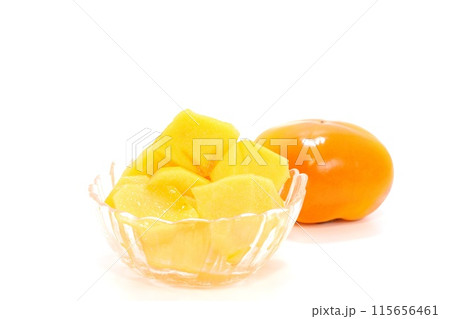 種無し柿　剥き　カット　デザート　明るい背景 115656461