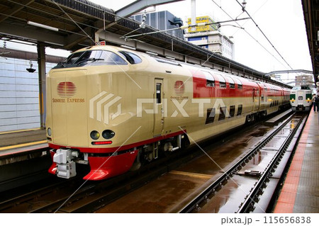 縁の糸を紡ぐ寝台夜行列車は黎明の出雲路へ…『寝台特急サンライズ出雲・瀬戸』285系 縁の糸を紡ぐ寝台夜行列車は黎明の出雲路へ…『寝台特急サンライズ出雲・瀬戸』285系 115656838
